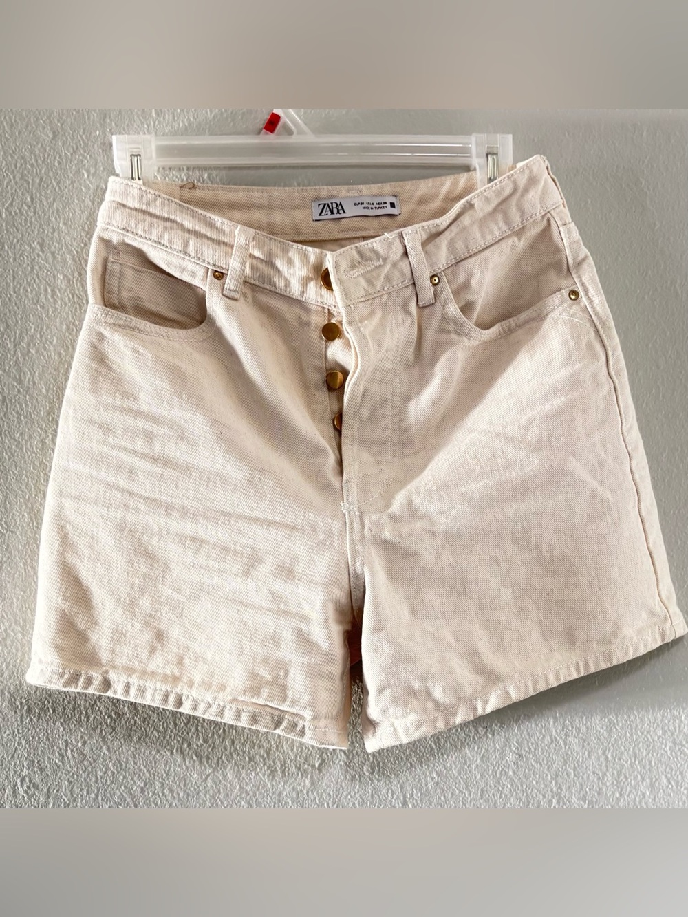 Textured fashionable summer/fall white jean shorts